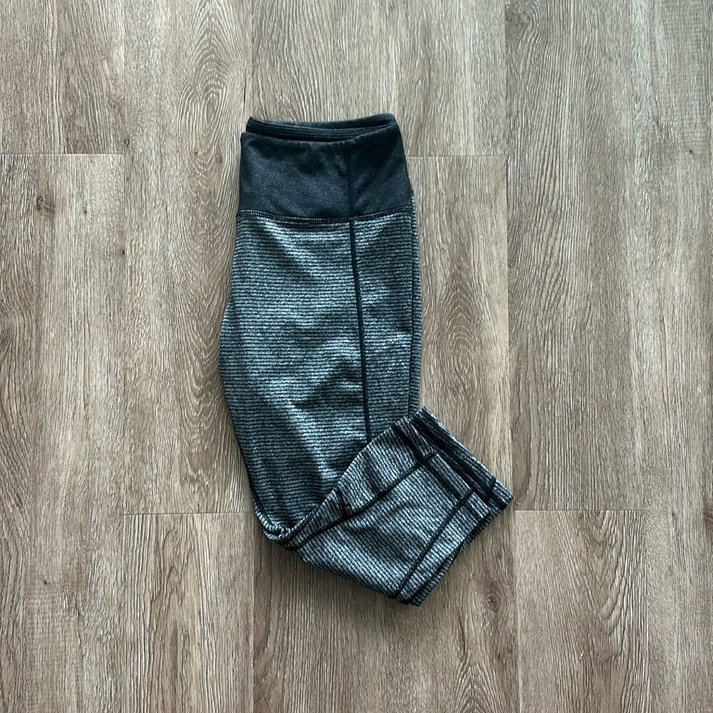Born‎ Primitive Striped Capri Leggings Grey Black Size XL Mid Rise